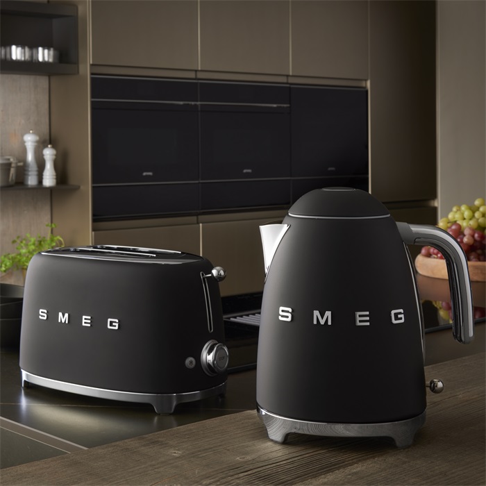 SMEG VÍZFORRALÓ 50 es évek retro design 1 7 liter 2400 W matt fekete ecorgan hu